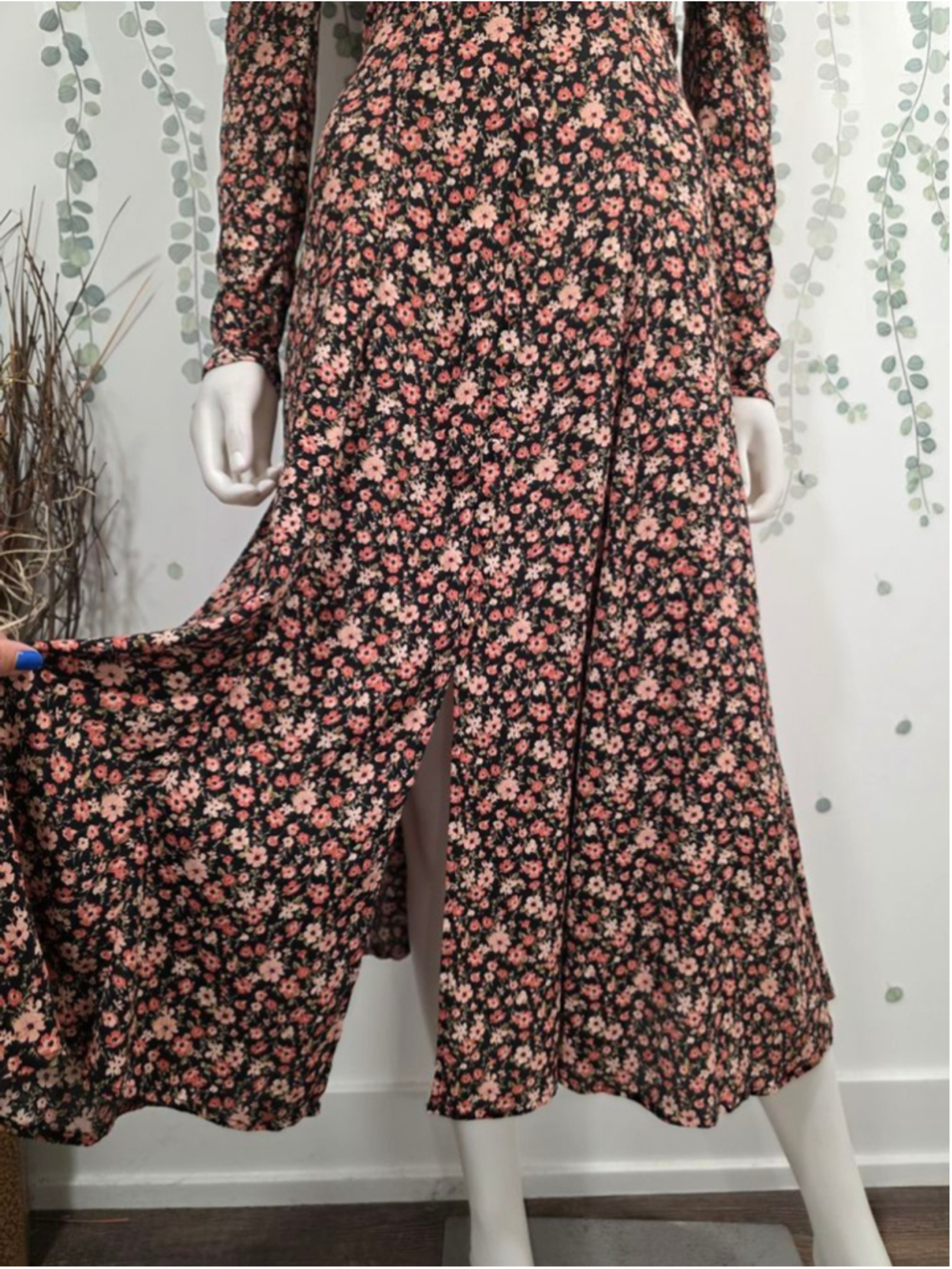 ASTR The Label Floral Midi Dress XS Black Pink Puff Sleeve V Neck Slit NWOT - Picture 6 of 13